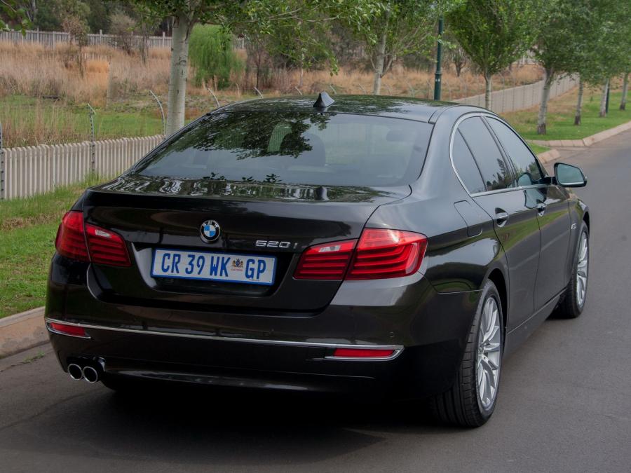  BMW 520i Sedan Luxury Line 2013 года  (ZA) (фото 18 из 20)